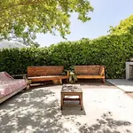 Relaxed Summer Holiday Home, Under Table Mountain