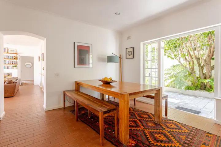 Relaxed Summer Home, Under Table Mountain * Cape Town