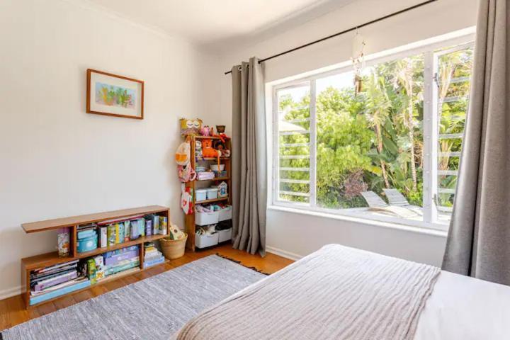 Relaxed Summer Home, Under Table Mountain Holiday home Cape Town
