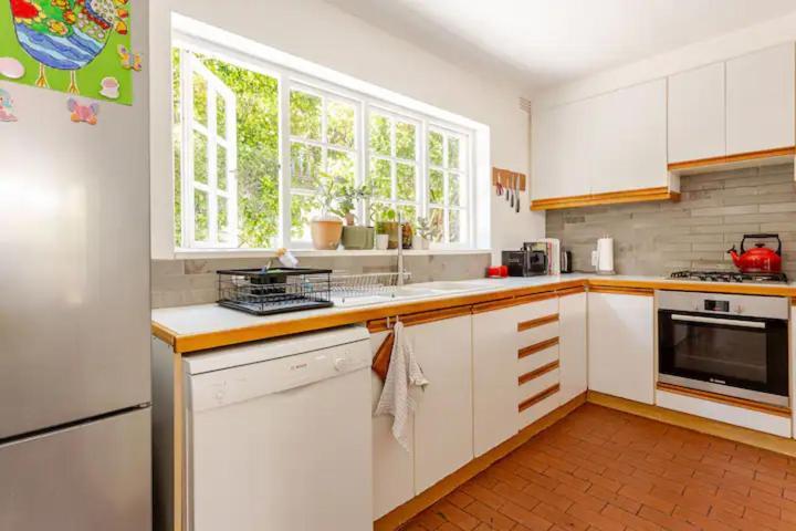 Relaxed Summer Home, Under Table Mountain * Cape Town