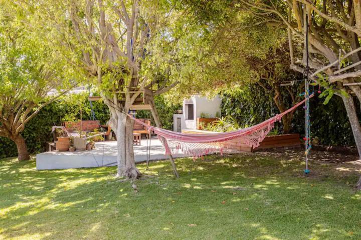 Relaxed Summer Home, Under Table Mountain *