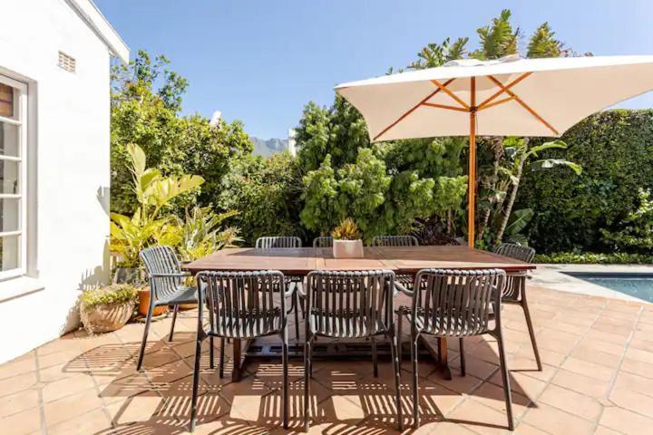 Relaxed Summer Home, Under Table Mountain *