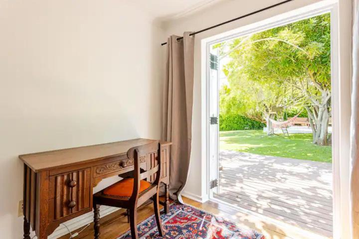 Relaxed Summer Home, Under Table Mountain Holiday home Cape Town