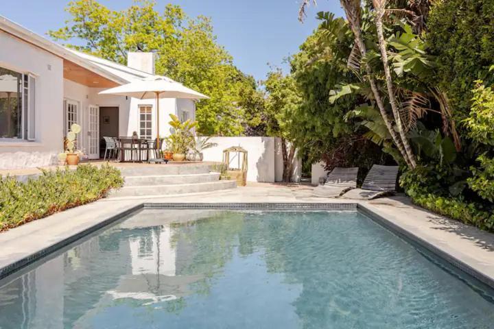 Relaxed Summer Home, Under Table Mountain Holiday home
