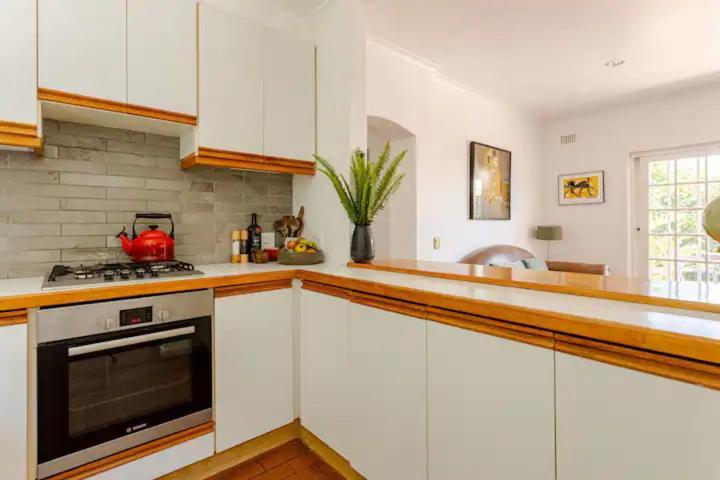 Relaxed Summer Home, Under Table Mountain Holiday home Cape Town