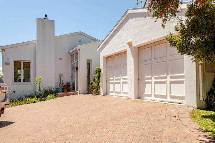 Relaxed Summer Home, Under Table Mountain * Cape Town