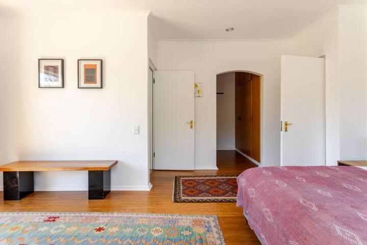 Relaxed Summer Home, Under Table Mountain *