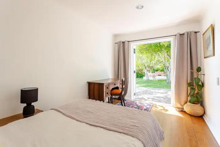 Relaxed Summer Home, Under Table Mountain